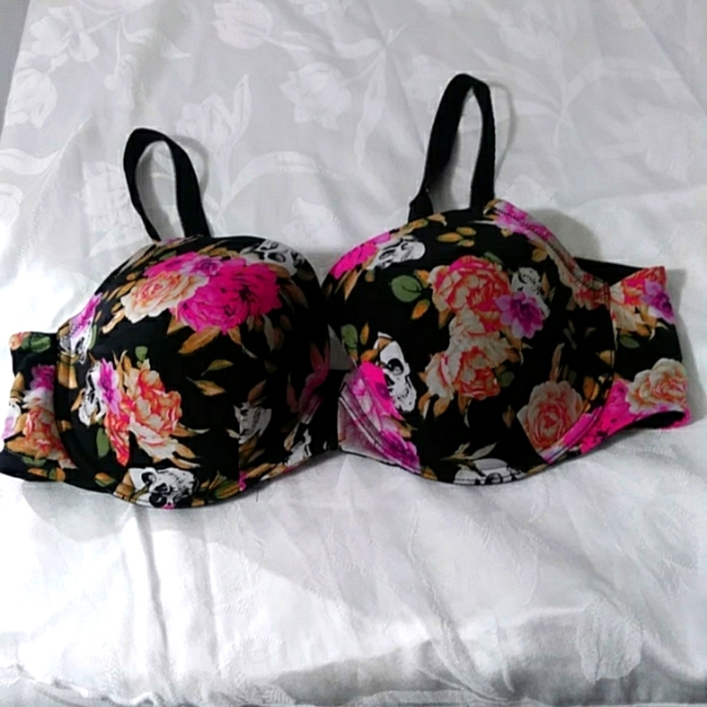 Torrid curve bras sz 40C color black pink white